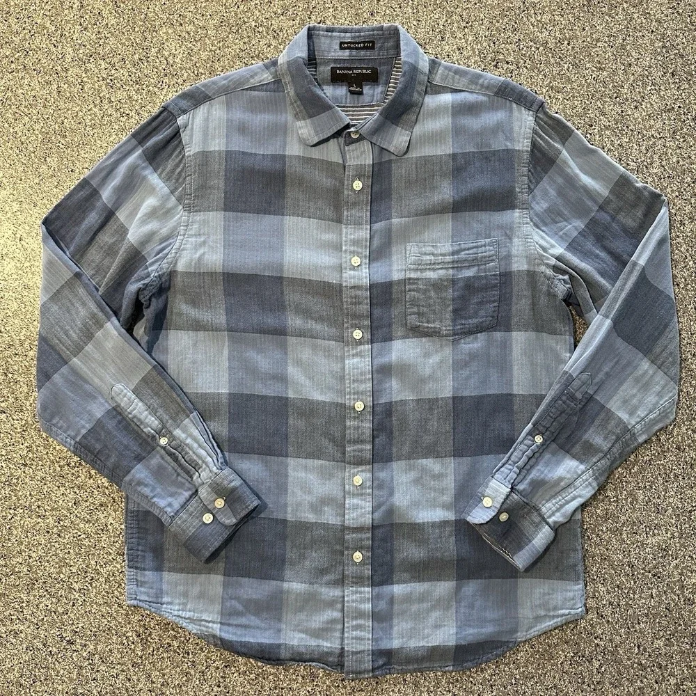 Banana Republic Untucked Fit Button Up Shirt‎ Men's Size L Blue Double Weave
